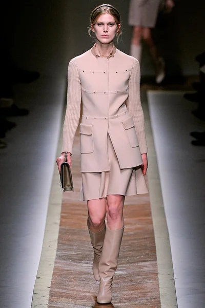 Look 12